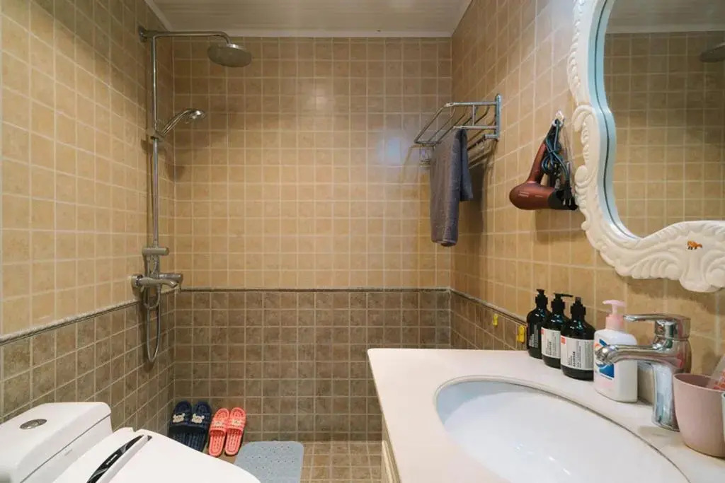 Xi'an Lianhu·North Passenger Station· Locals Apartment 00165010