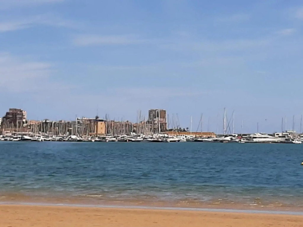Precioso apartamento con ascensor a 80 metros del mar