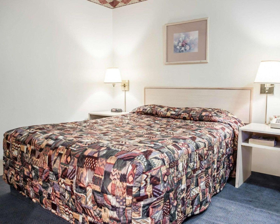 Rodeway Inn & Suites