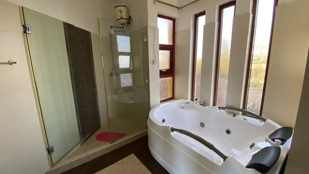 Lux Suites Eden Seafront Apartments