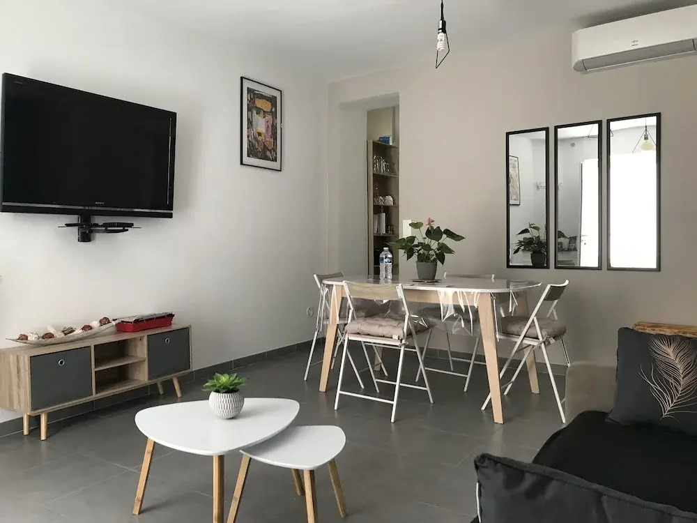Bel appartement 2 chambres au calme centre Arenes