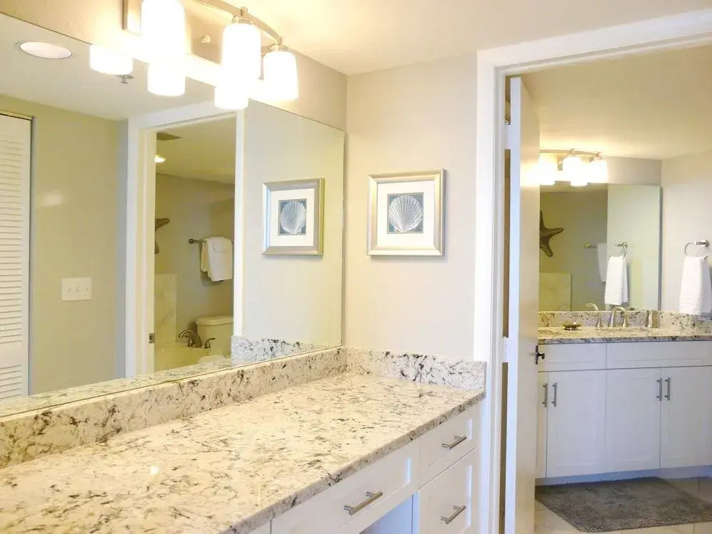 Beachfront Condo With Huge Views/pools/tennis/grills