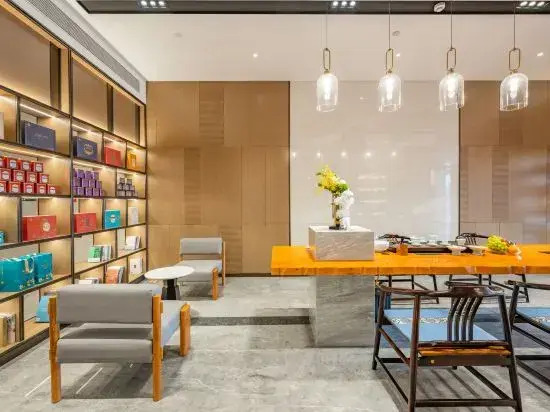 Atour Hotel (Jinmen Water Street, Hefei Sunac Land)