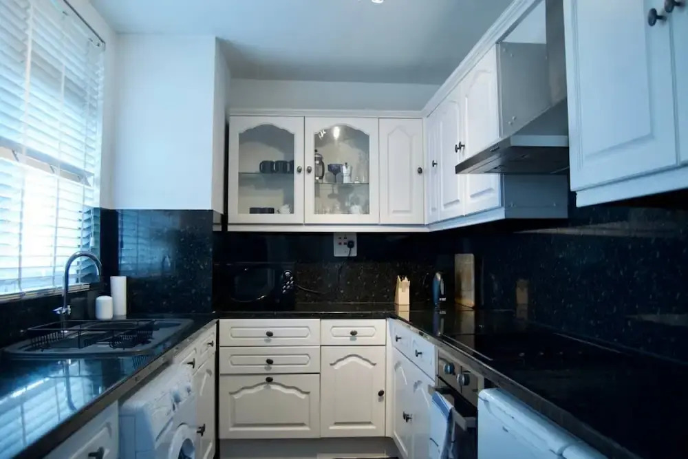 Bright and Spacious 2 Bedroom Flat off of Hackney Road