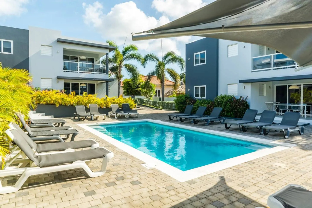 Elegant & Fully Equipped Apartment - Balcony W/ Pool View