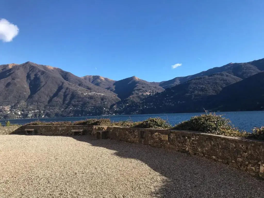Carate 16 apartment with balcony & lake view