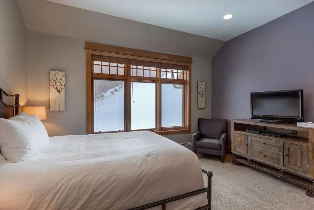Lone Eagle #3050 - 4 Br Condo