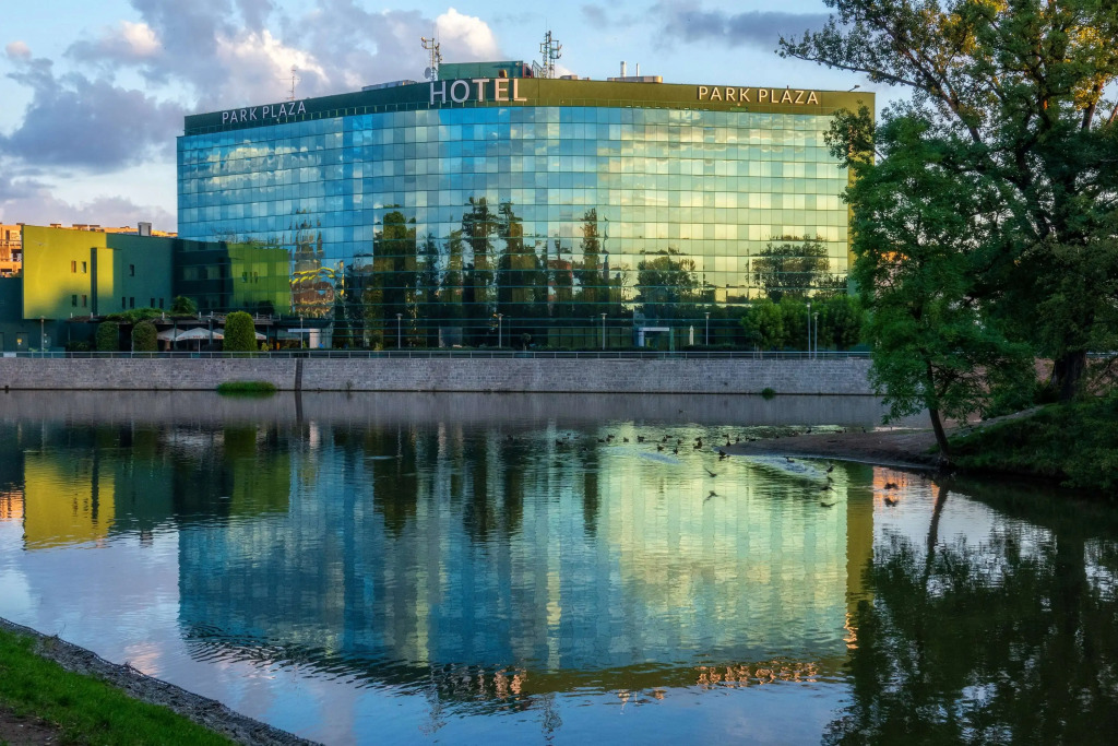 HP Park Plaza