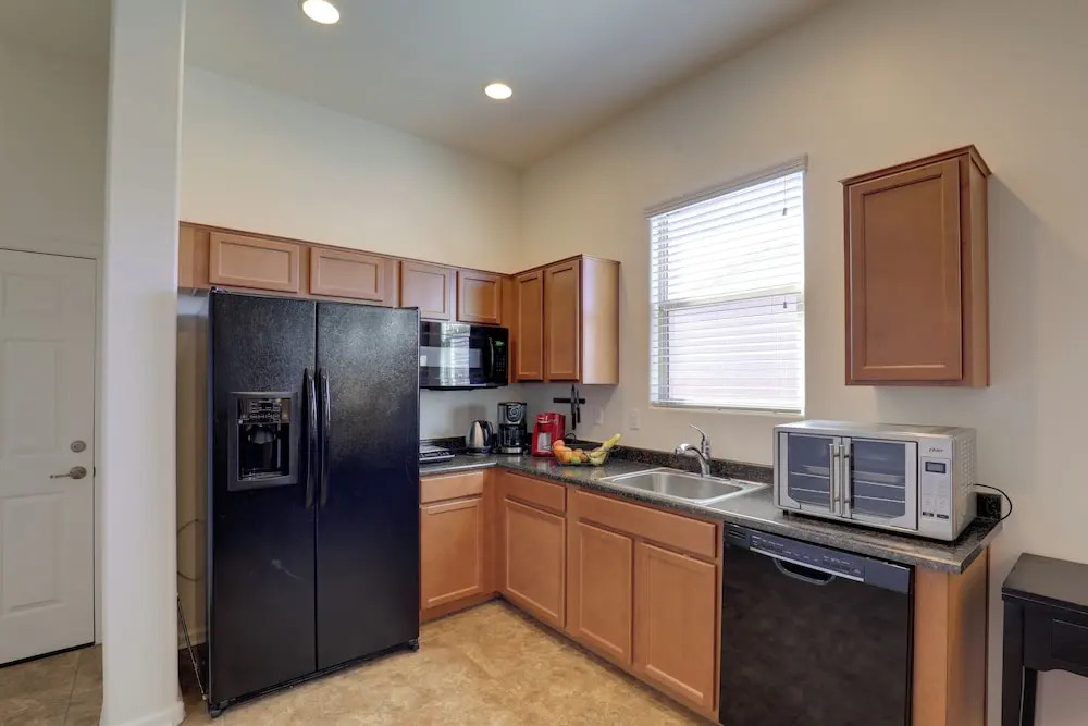 Tucson Home w/ Private Pool & Mountain Views!