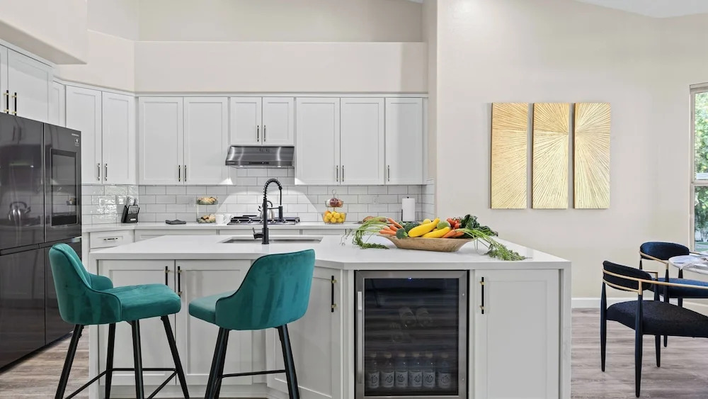 Private Pool, Chefs Kitchen & Patio Near Old Town Scottsdale Desert Luma by Avantstay