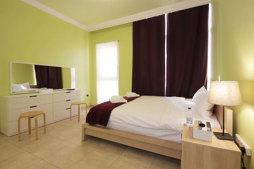 Signature Holiday Home - Venetian