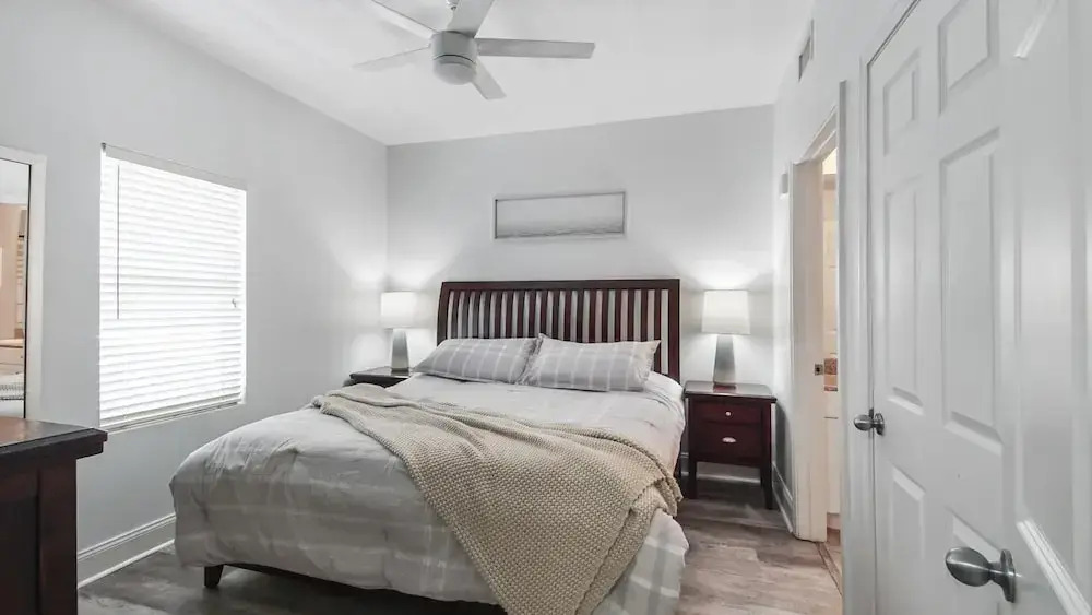 Laketown Wharf 1116