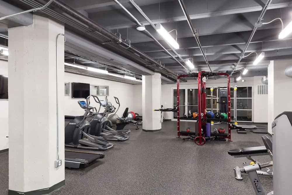 Swofford - Spacious DT Apts with Free Parking by Zencity