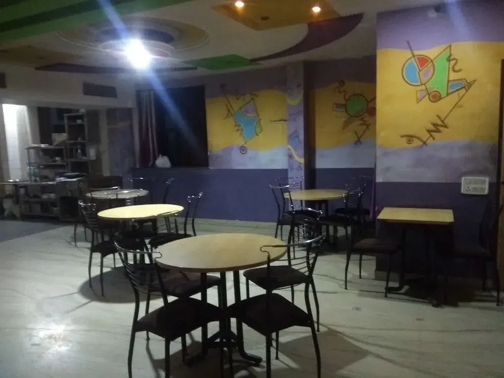 JK Rooms 111 Hotel Shivala