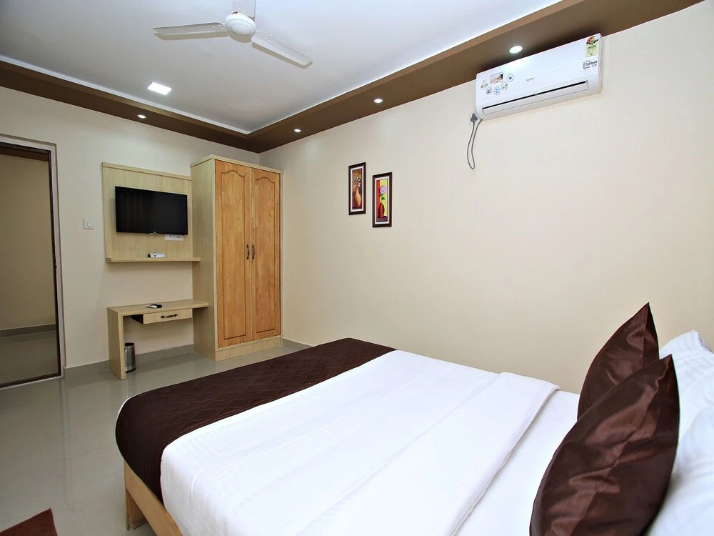 OYO 4848 3 Square Inn