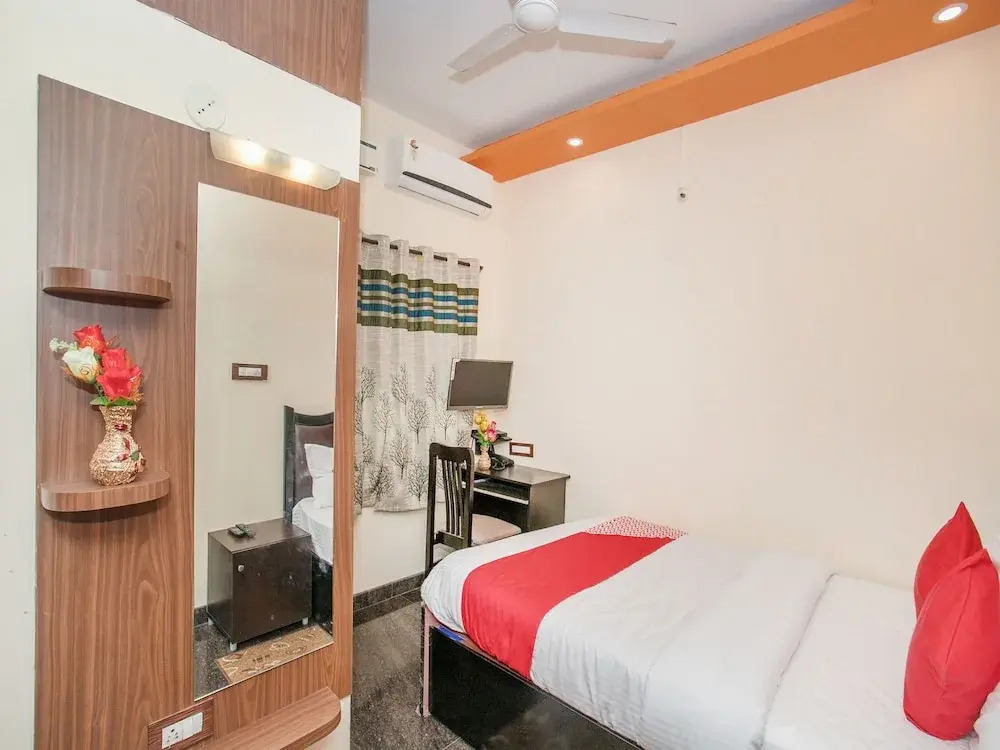 OYO 15482 Delite Suites