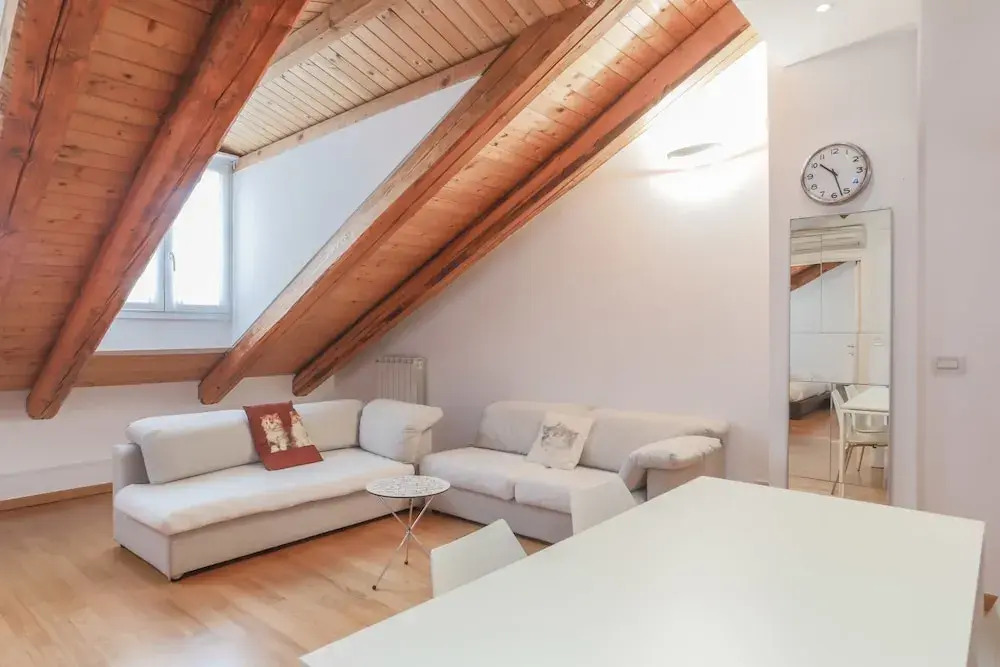Romantic Mansard in the Heart of Trieste, 4 Guests