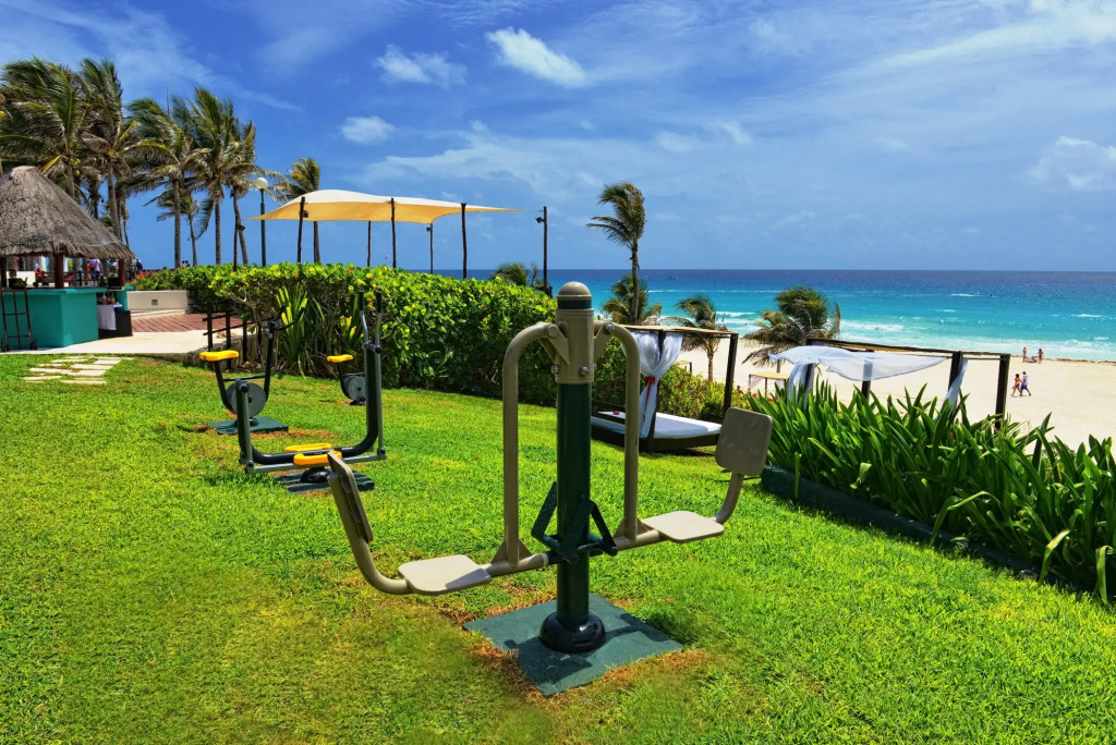 Oasis Cancun Lite