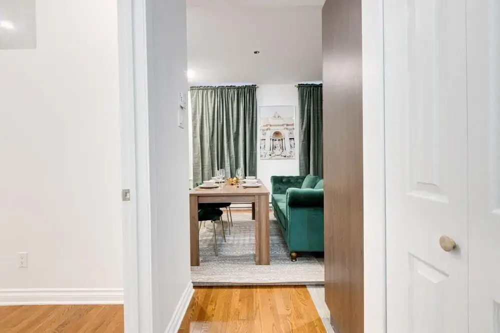 M11 Beautiful Cozy 2BR w AC Perfect Location