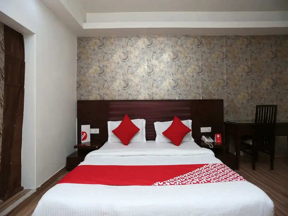 OYO 13758 XS Residency