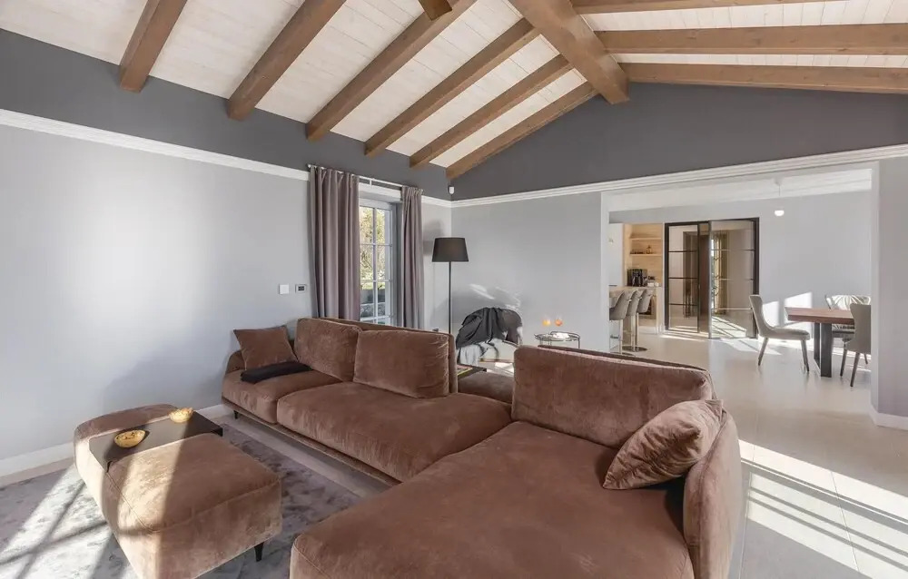 Beautiful Home in Babudri With 5 Bedrooms, Wifi and Outdoor Swimming Pool