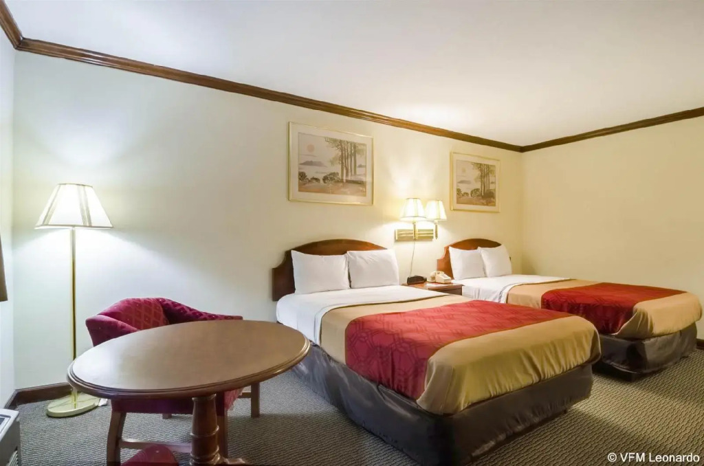 Econo Lodge Colonial