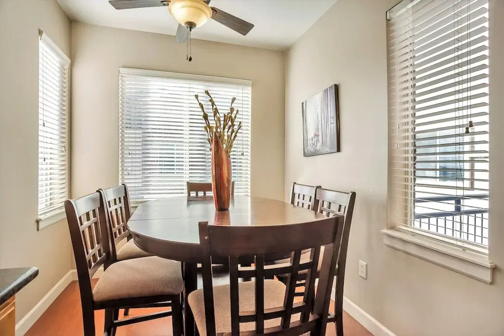 Condo Near Convention Center Sleeps 9