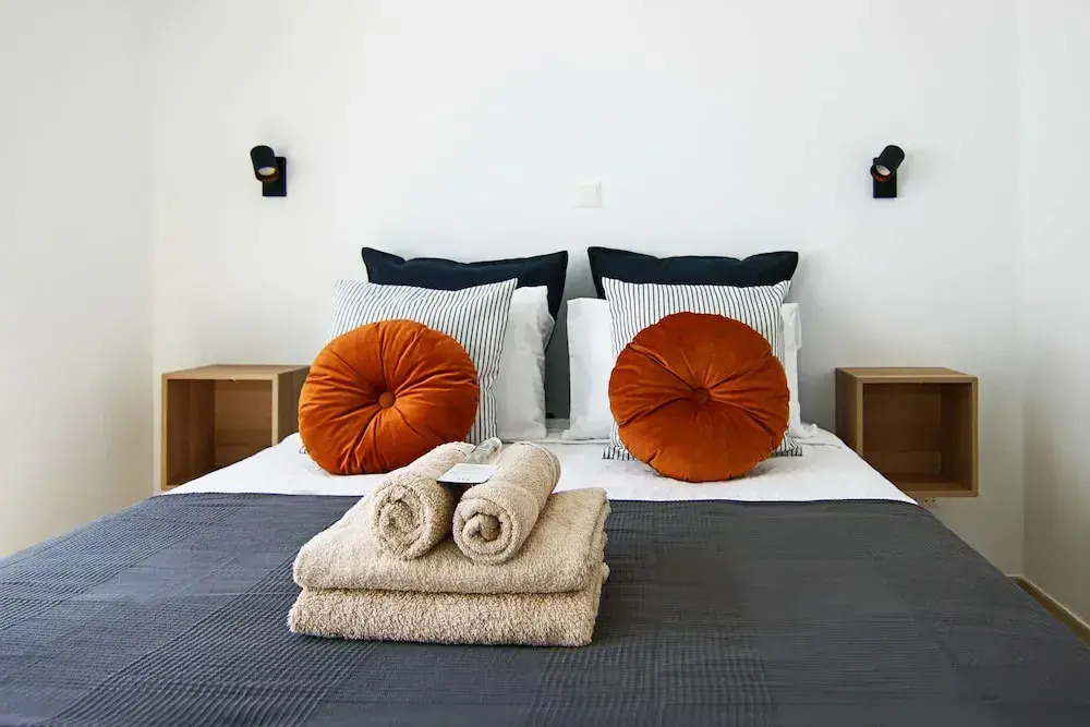Phaedrus Living: Seaside Luxury Flat Lighthouse 62