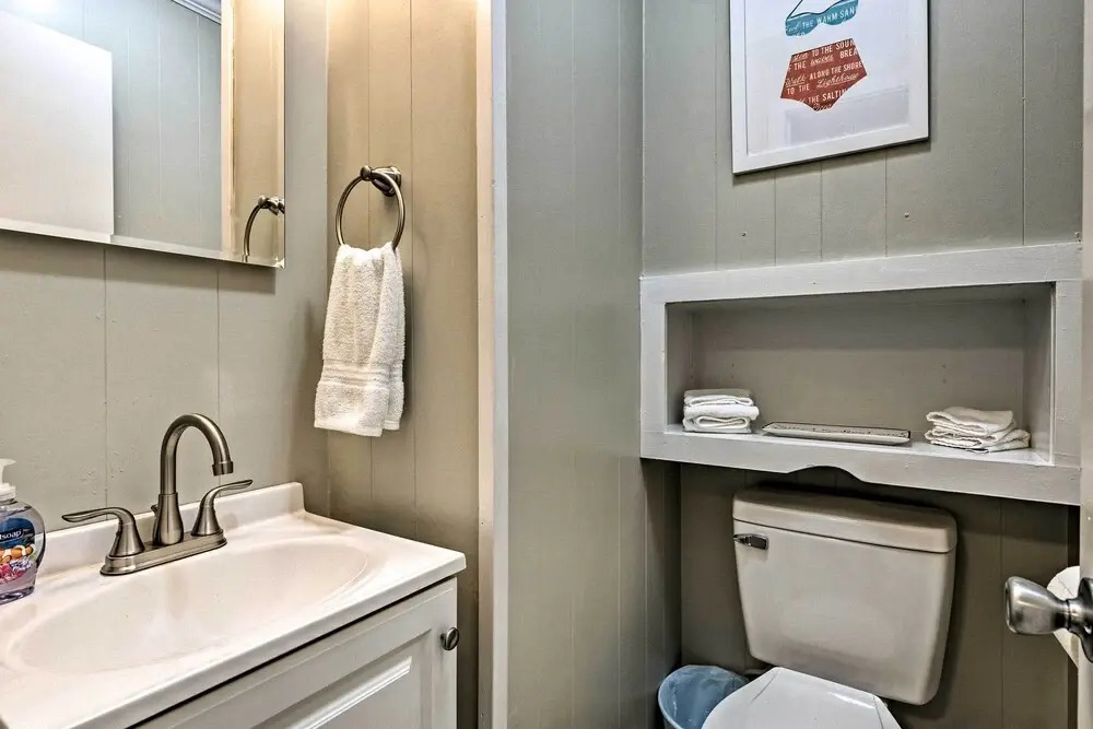 Ocean Springs Getaway - Walk to Beach & Downtown!