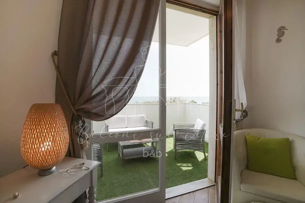 Room in B&B - B&B Balconi Sul Mare Deluxe Room With Hydromassage "madonna Dell'altomare"