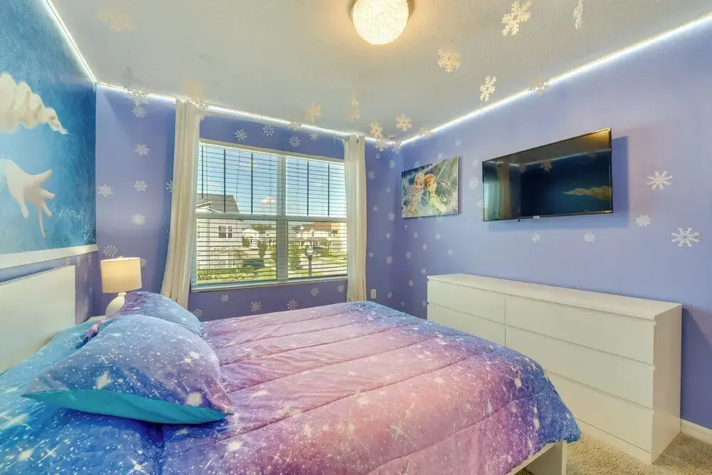7 Mi to Disney: Townhome w/ Lanai & Pool!