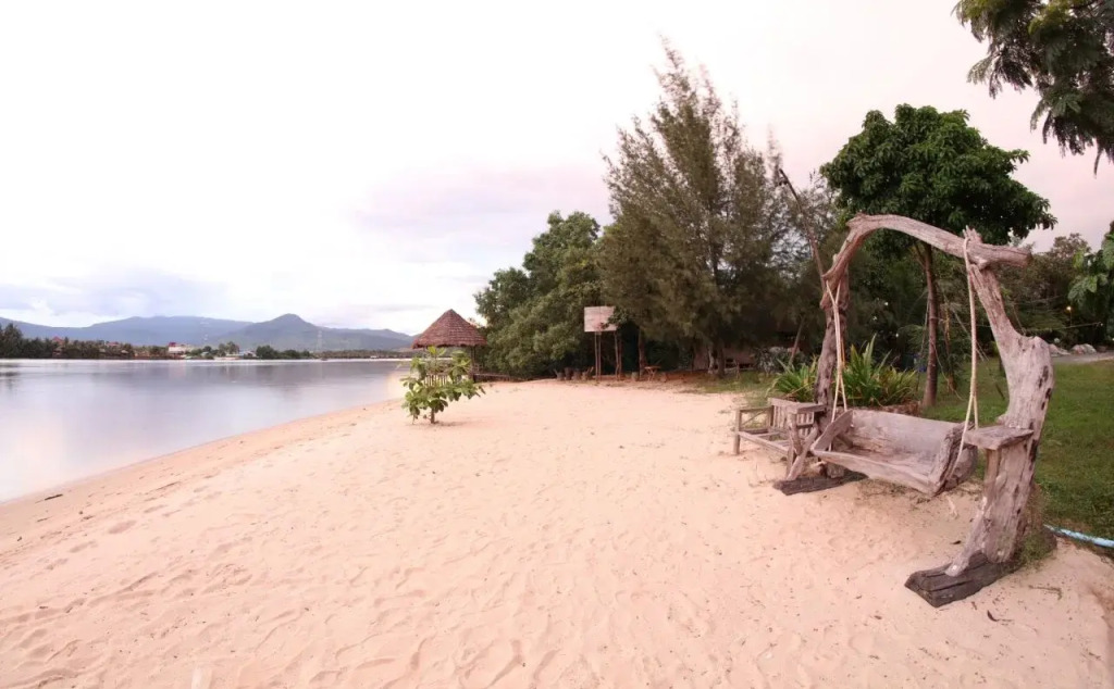 Natural Bungalows Restaurant and Bar