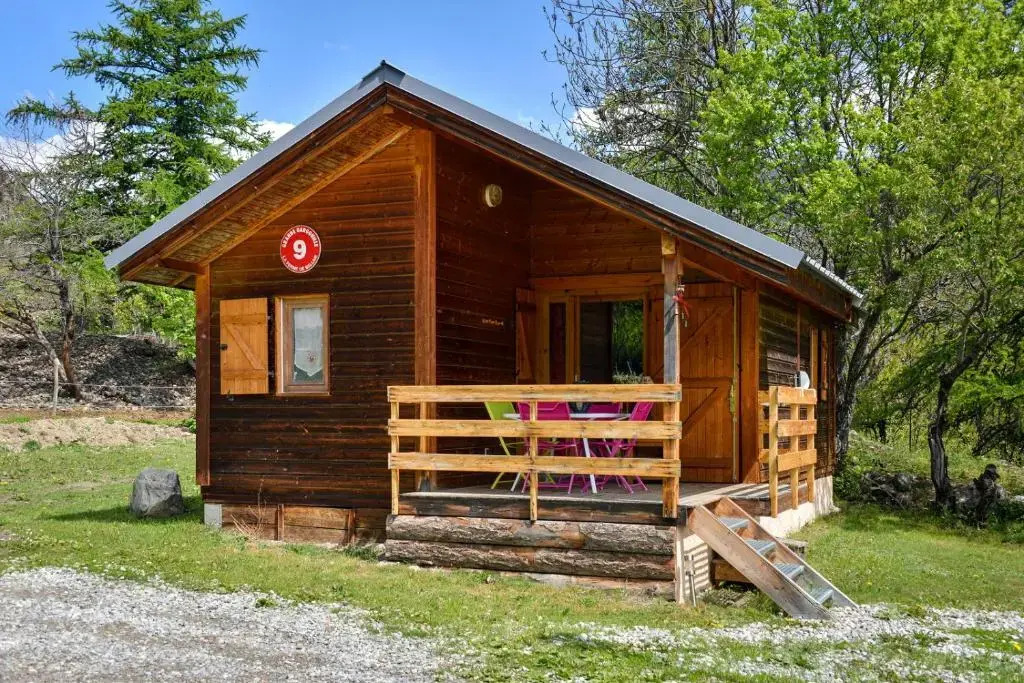 LA FERME de BELLINE Chalets ou Gîtes