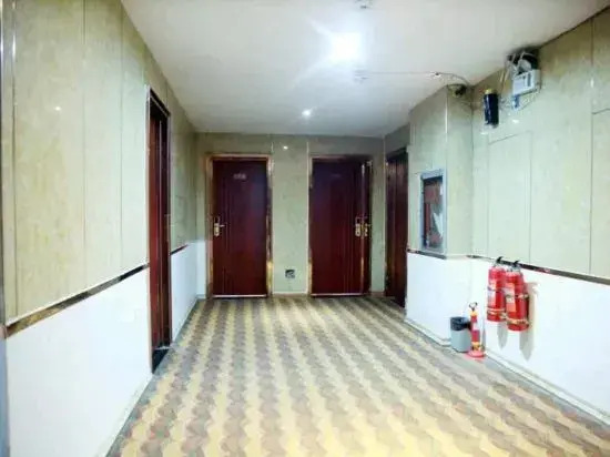 Linquan Qianxi Business Hotel