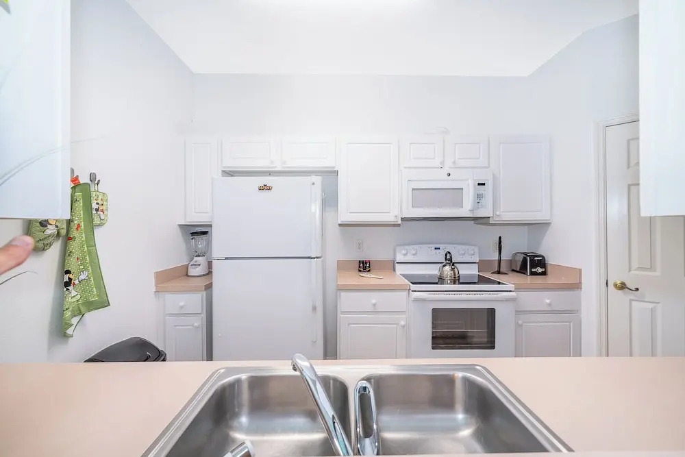 2307 Silver Palm Dr