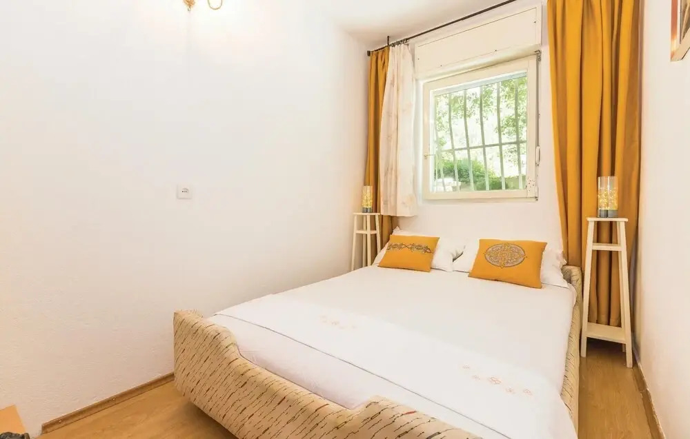 Amazing Apartment in Tucepi With 2 Bedrooms and Wifi