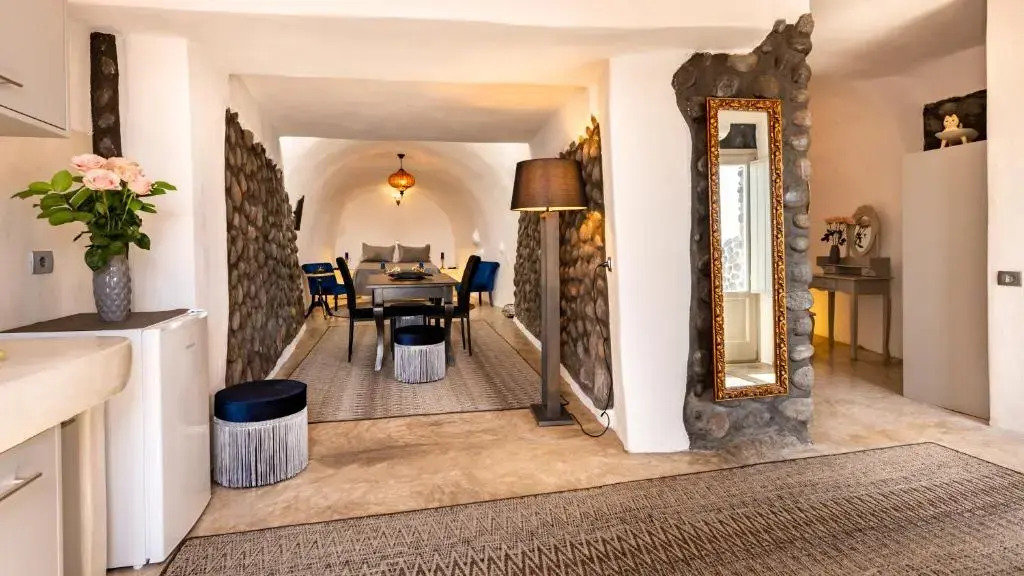 BLACK BAY CAVES SUITES