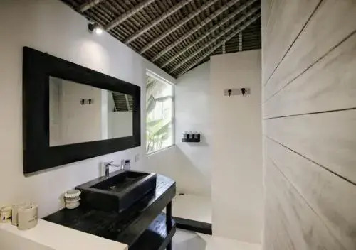 White Palm Uluwatu - Wellness & Recovery Retreat - 2 Min Walk to Balangan Beach