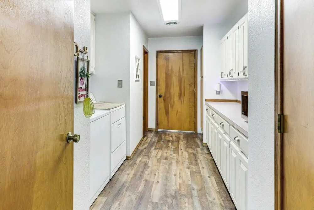 3 Mi to Downtown Roswell: Home w/ Patio + Yard