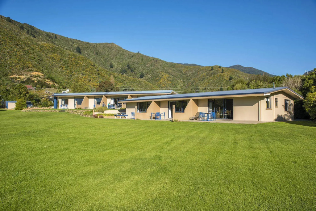 Bay Vista Waterfront Motel