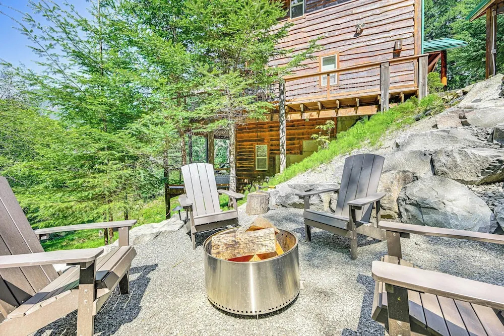 'grizzly Tower' Packwood Cabin w/ Hot Tub!