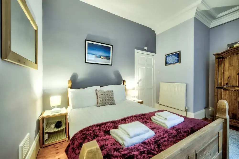 Lovely 2bdr Apartment in West End for 4 Guests!