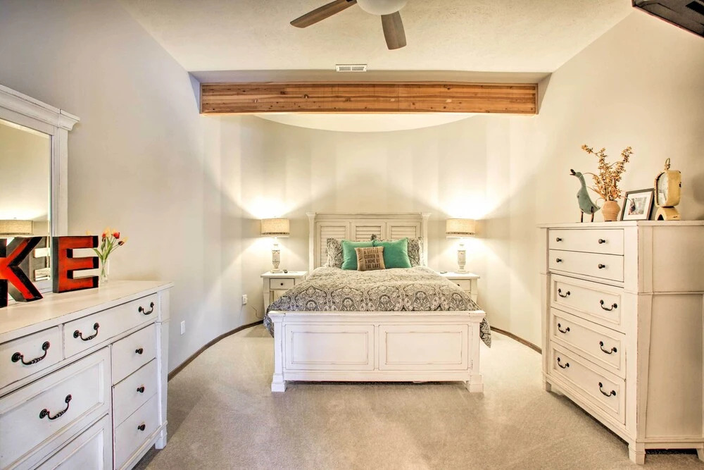 Luxurious Liberty Lake Hideaway w/ Hot Tub!