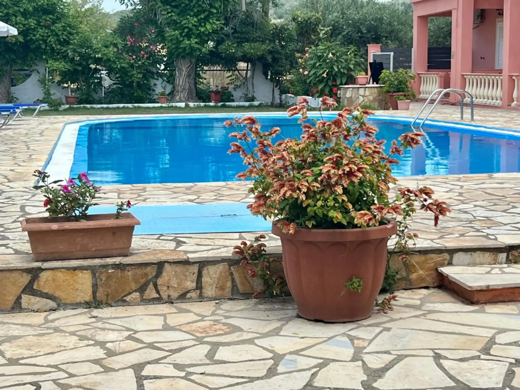 Elena Pool