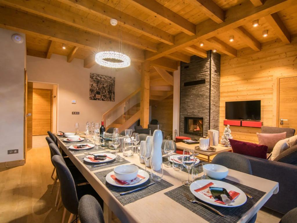 Nice chalet with fireplace in Megève, 1,5 km. from ski slope