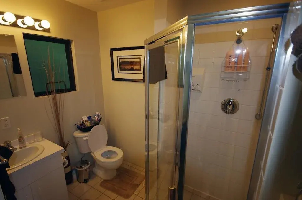 The Fraser Rivers Edge B&B Lodge