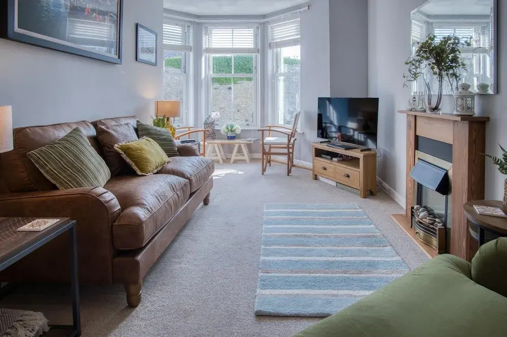 Beachcomber Seaside Apartment - 2 Bedroom - Tenby