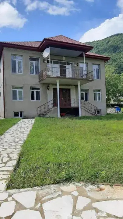 Guest House House at the Forest სახლი ტყის პირას