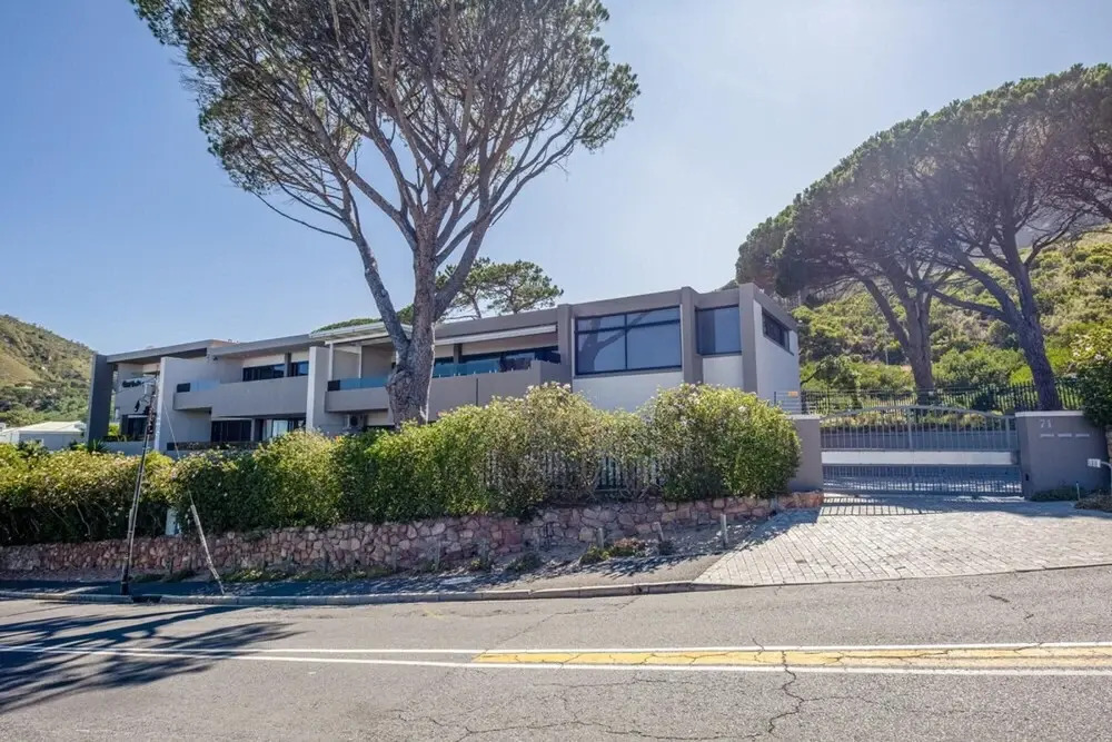 Large Three Bedroom Holiday Apartment in Camps Bay With Private Pool Casablanca