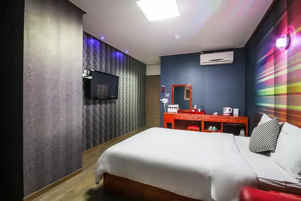 Hotel Lie